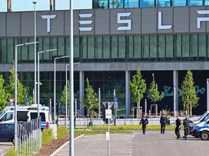 Aksi Protes terhadap Tesla Berakhir dengan Penangkapan di Jerman