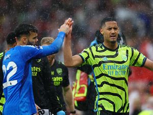 Tekuk MU, Arsenal Paksa City Bersaing Hingga Pekan Terakhir