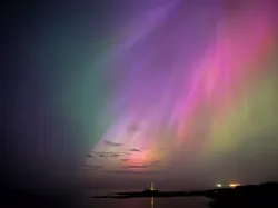 Warna-warni Ajaib Langit Ungu Akibat Badai Matahari