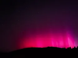 Warna-warni Ajaib Langit Ungu Akibat Badai Matahari