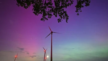 Cahaya Utara muncul di langit malam di Brandenburg Timur, Jerman, Jumat, 10 Mei 2024. Foto: via Euro News