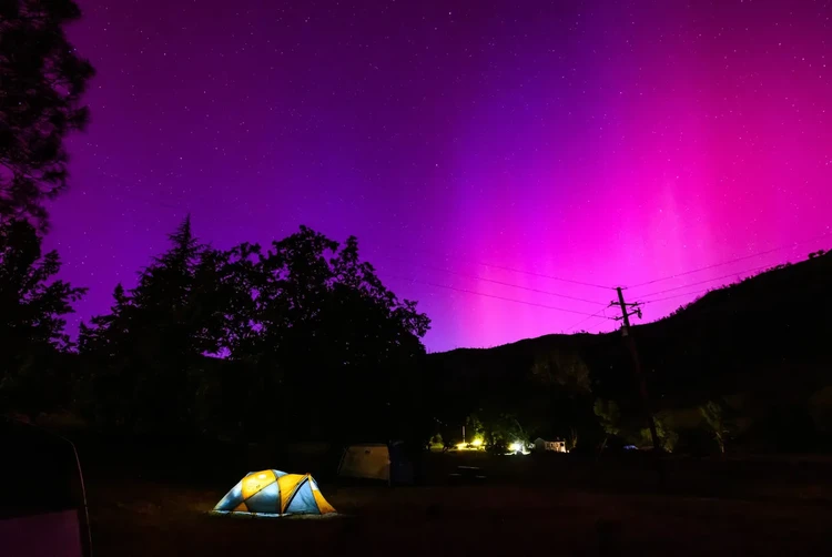 Badai Matahari salah satunya berdampak pada Kemunculan Aurora Borealis atau Northern Lights