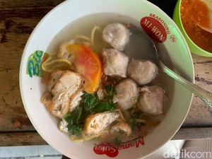 Mantap! Bakso dan Bakmi Ini Terkenal Lezat Sejak Puluhan Tahun Lalu