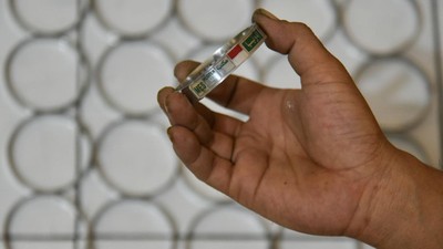 Begini Cara Membuat Gelang Identitas Buat Jemaah Calon Haji