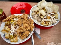 Gurih Renyah!  Bubur Ayam Topping Kulit Krispi yang Populer Sejak 1990