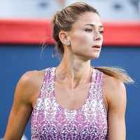 Camila Giorgi awalnya seorang pemain tenis profesional beralih menjadi model lingerie yang membuatnya jadi sorotan. Camila kembali diperbincangkan setelah terungkap mengundurkan diri dari dunia olahraga. Foto: Instagram Camila Giorgi