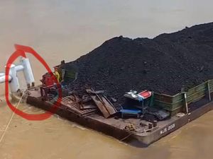 Nakhoda Kapal Penabrak Jembatan Aurduri 1 Ditetapkan Tersangka