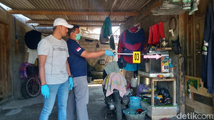 Polisi melakukan olah TKP duel maut yang menewaskan 2 pengamen di Prambanan, Klaten. Foto diunggah Senin (13/5/2024).