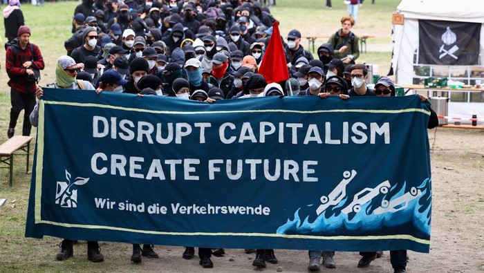 Activists protest against the expansion of the Tesla Gigafactory in Gruenheide near Berlin, Germany, May 11, 2024. REUTERS/Christian Mang