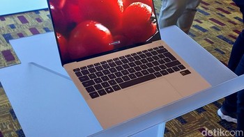 MateBook X Pro 2024 memang mengesankan karena jeroannya powerful dalam bodi sangat ringan, di mana beratnya kurang dari 1 kg, atau 980 gram tepatnya. Foto: Fyk