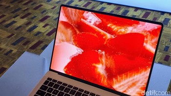 Ketebalannya hanya 13,7 mm sehingga amat tipis. Material bodinya sendiri adalah magnesium alloy. Foto: Fyk