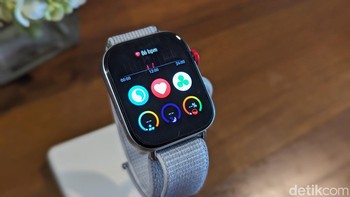 Fitur monitor kesehatannya juga diperbarui dengan Activity Rings baru yang bisa mendorong pengguna lebih aktif, fitur monitor tidur dan SpO2, hingga Stay Fit versi baru yang bisa menghitung konsumsi kalori. Foto: Virgina Maulita Putri/detikINET