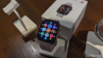 Hanya dengan mengecas Huawei Fit 3 selama 10 menit, smartwatch ini diklaim dapat bertahan hingga satu hari. Foto: Virgina Maulita Putri/detikINET