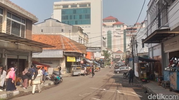 Jalan kaki di Jl ABC Bandung sampai Kopi Aroma dan Kedai Purnama Bandung.