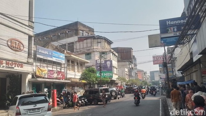 Jalan kaki di Jl ABC Bandung sampai Kopi Aroma dan Kedai Purnama Bandung.