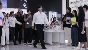 COLLECT Town KOREA 360 adalah bagian dari KOREA 360, Pusat Promosi Kebudayaan Korea di Indonesia. Kamu bisa datang ke sini kapan saja secara gratis di LOTTE Mall, Jakarta Selatan. Pada Minggu (12/5/2024) kemarin, Ji Chang Wook punya momen besar di COLLECT Town KOREA 360. (Foto: Atmi Ahsani Yusron/detikcom)