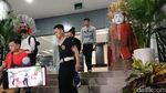Karina Ranau Pilih Bungkam Usai Jenguk Epy Kusnandar