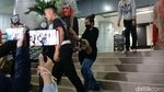 Karina Ranau Pilih Bungkam Usai Jenguk Epy Kusnandar