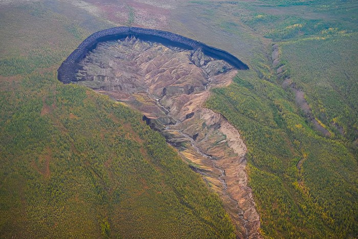 Kawah Batagaika di Siberia, Rusia