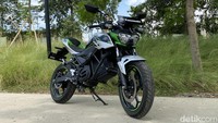 Pun demikian dengan Z e-1. Tanpa knalpot di area sisi kanannya. Foto: Ridwan Arifin