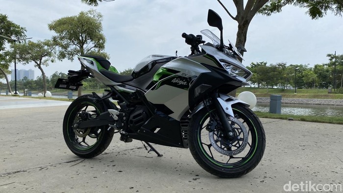 Kawasaki Ninja e-1 dan Z e-1