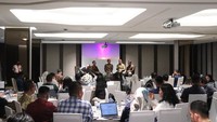 Lampu.id menggelar diskusi bersama antara Industri dan Pemerintah untuk mengupas dan memahami lebih dalam bagaimana inovasi dan tata kelola industri dapat diterapkan dalam pemanfaatan ekosistem digital guna meningkatkan pengamanan siber, dan melindungi konsumen di Indonesia. Bertajuk Jelajah Keamanan Digital: Transaksi Nyaman Bagi Pelanggan, kegiatan digelar di Hotel Ashley Tanah Abang, Jakarta Pusat pada Senin (13/5), hadir memberikan sambutan Direktur Jenderal Aplikasi Informatika Kementerian Komunikasi dan Informatika, Semuel Abrijani Pangerapan.