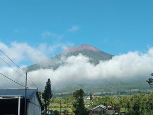 Jalur Pendakian ke Gunung Slamet Ditutup Mulai Hari Ini!