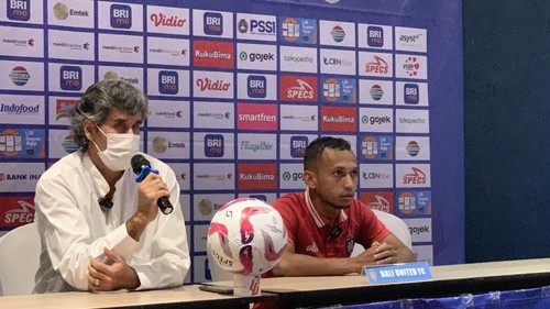 Konferensi pers Bali United di salah satu hotel kawasan Kecamatan Kuta, Kabupaten Badung, Senin (13/5/2024) jelang laga versus Persib Badung. (Siti Mu’amalah/detikBali)