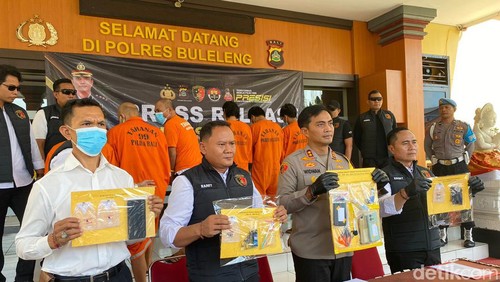 Konferensi pers pengungkapan kasus narkoba di Polres Buleleng, Senin (13/5/2024). (Made Wijaya Kusuma/detikBali)
