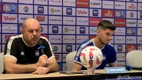 Konferensi pers Persib Bandung di salah satu hotel Kecamatan Kuta, Kabupaten Badung, Senin (13/5/2024) jelang laga melawan Bali United. (Siti Mu’amalah/detikBali)