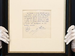 Serbet Berisi Kontrak Pertama Messi & Barcelona Dilelang, Laku Rp 15,7 M