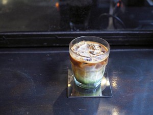 Mengenal Dirty Chai Vs Dirty Matcha, Dua Minuman yang Lagi Populer