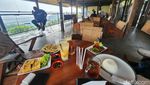 Kafe Koneng: Fasadnya Modern, Konsepnya Jadul, dan Ada Mini Zoo