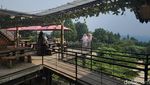 Kafe Koneng: Fasadnya Modern, Konsepnya Jadul, dan Ada Mini Zoo