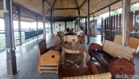 Salah satu daya tarik kafe ini adalah paduan konsep modern dan jadulnya yang epik di suasana Sentul nan sejuk. (Syanti Mustika/detikcom)