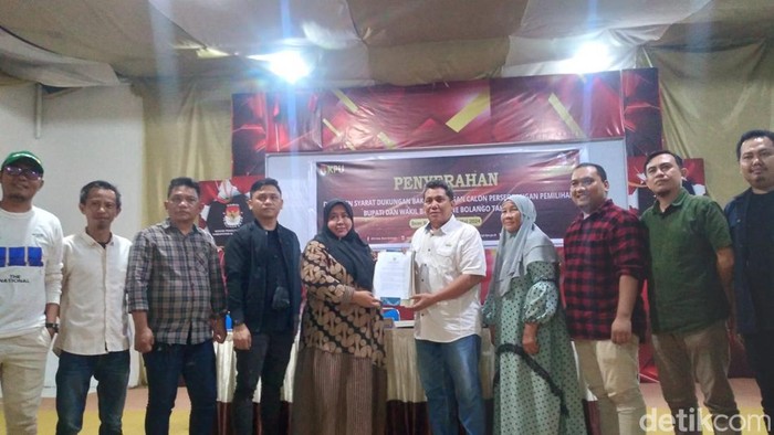 KPU Bone Bolango menerima syarat dukungan maju Pilkada jalur independen dari dua paslon.