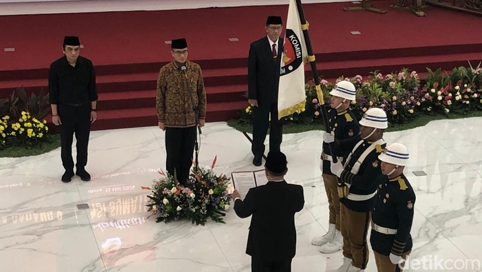 KPU RI melantik 5 anggota KPU Kota Padang periode 2024-2029. (Rifka Amalia/detikcom)