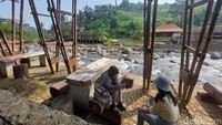 Seperti inilah suasana yang traveler nikmati saat menginap di glamping milik Landeuh Village.