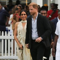 Pangeran Harry dan Meghan Markle mengunjungi Nigeria dalam rangka merayakan ulang tahun ke-10 Invictus Games. Kompetisi olahraga yang digagas Pangeran Harry sejak 2014 ini digelar untuk para tentara veteran yang mengalami cedera akibat perang atau sakit. Foto: REUTERS/Akintunde Akinleye