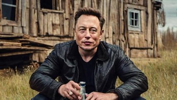 Elon Musk jadi orang Rusia. Foto: Sadanduseless