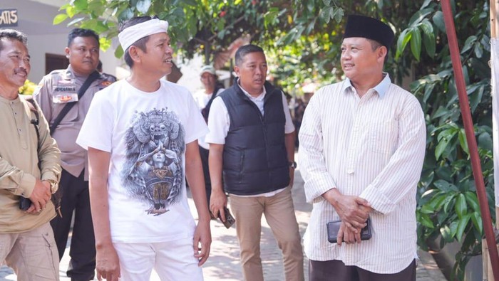 Momen Silaturahmi Uu Ruzhanul Ulum dan Dedi Mulyadi