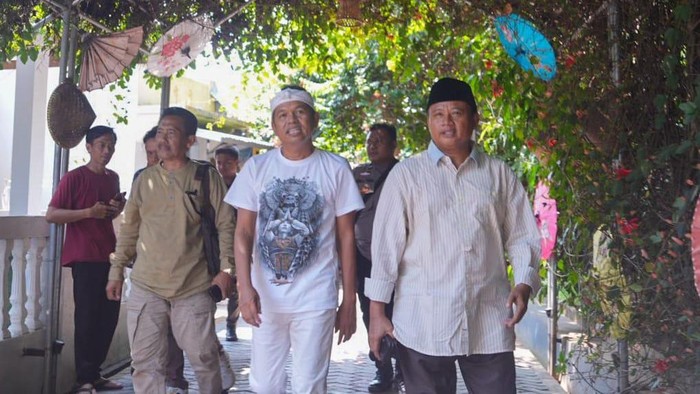 Momen Silaturahmi Uu Ruzhanul Ulum dan Dedi Mulyadi Momen Silaturahmi Uu Ruzhanul Ulum dan Dedi Mulyadi