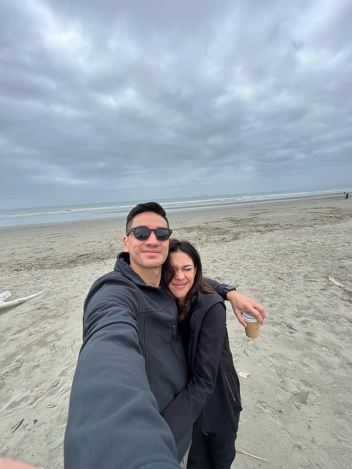 Nana Mirdad dan Andrew White Lihat Aurora Nana Mirdad dan Andrew White Lihat Aurora