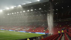 Penampakan Air Terjun di Stadion Old Trafford, Bikin Malu MU