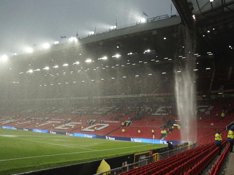 Penampakan Air Terjun di Stadion Old Trafford, Bikin Malu MU