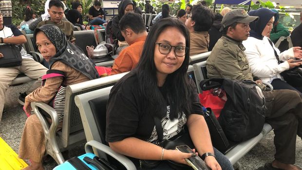 Penumpang KA di Stasiun Jatinegara