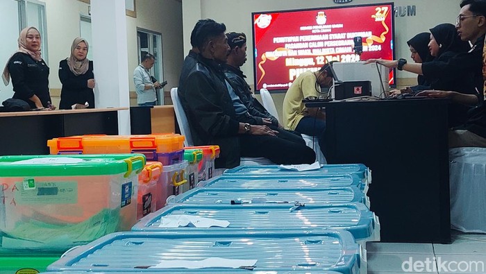 Penyerahan berkas dukungan Pilwalkot Cimahi jalur independen