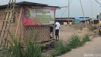 Berdasarkan pengamatan detikcom di salah satu lokasi yang menjadi tempat proyek dibangun, Desa Muncung, Kecamatan Kronjo, di beberapa titik terlihat sudah ada proses pengerjaan berupa pengerukan tanah. Proyek ini dapat dilihat dari sisi Jalan Raya Koronjo.