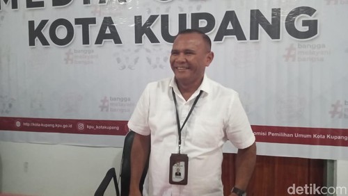 Ketua KPU Kota Kupang, Ismail Manoe, di Kantor KPU Kota Kupang.