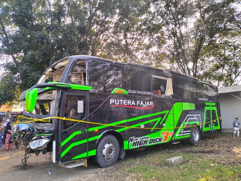 PO Trans Putera Fajar dimodifikasi menggunakan bodi SHD